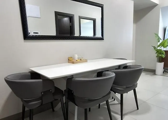 Aparthotel 1br At The Bgc Near Malls, Restaurants & Shops Manila