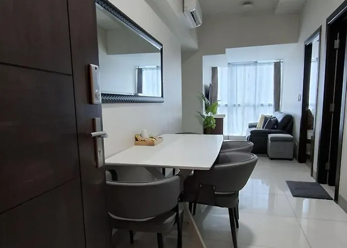 1br At The Bgc Near Malls, Restaurants & Shops Manila